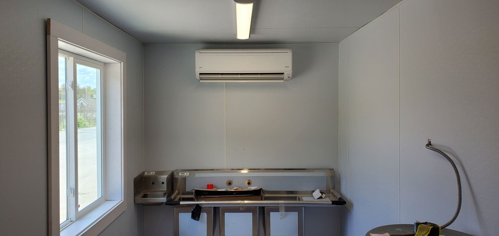 Commercial HVAC ductwork installation